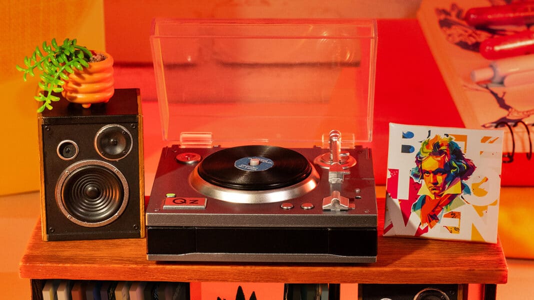 Review: MGA's Miniverse Real Music Vinyl Record Player Set is cute